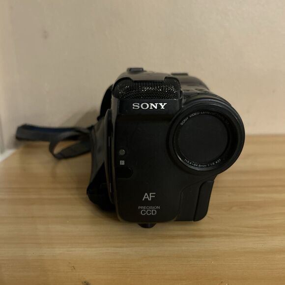 Sony CCD-TR82 Camcorder -  Black Camera only Untested Parts Or Repair - Picture 2 of 6